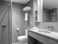 Executive Studio Bathroom - Mantra Melbourne Airport Hotel